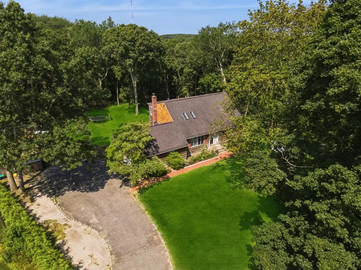 Riverhead, NY 11901,65 Fox Run LN