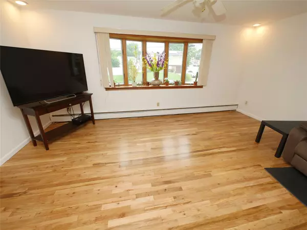 Centereach, NY 11720,11 Starfire DR