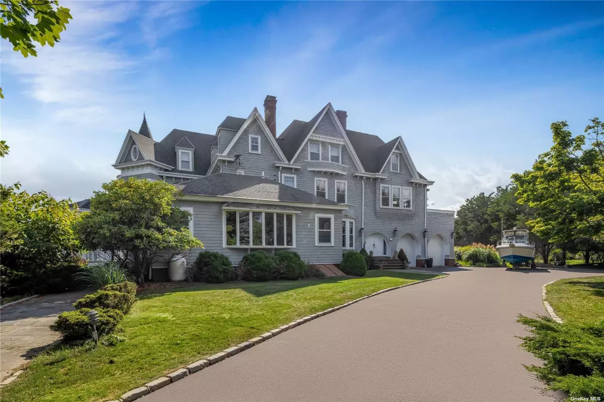Center Moriches, NY 11934,9 Convent LN