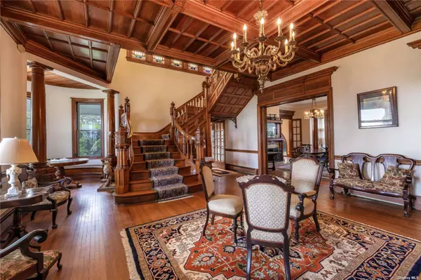 Center Moriches, NY 11934,9 Convent LN