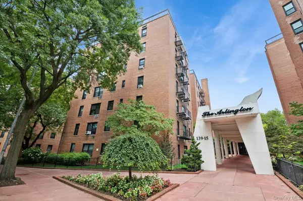 Briarwood, NY 11435,139-15 83 Ave #219