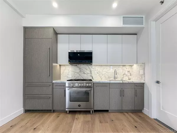Astoria, NY 11105,21-31 Shore Blvd #1G