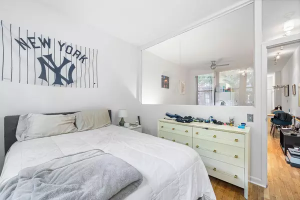 New York (manhattan), NY 10128,313 E 89th ST #2C