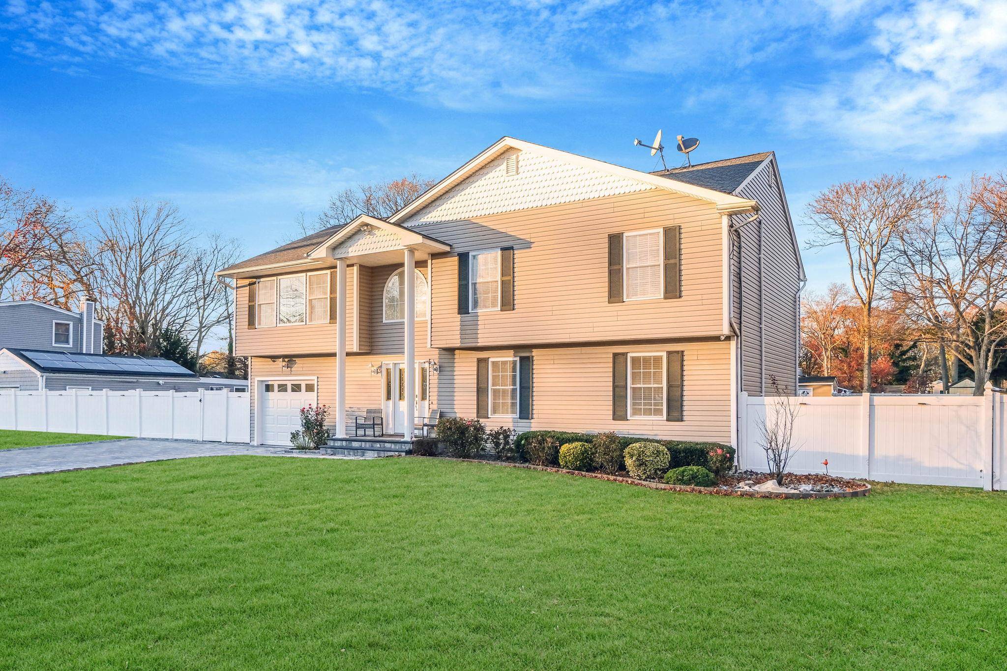 Central Islip, NY 11722,69 Plum ST