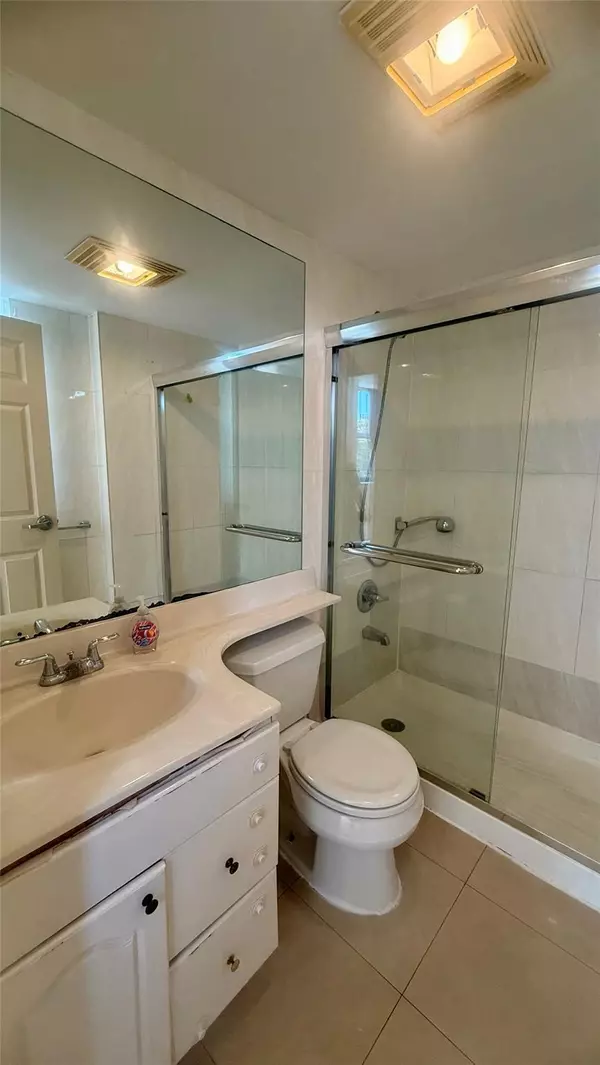 Flushing, NY 11355,43-17 Union ST #6C