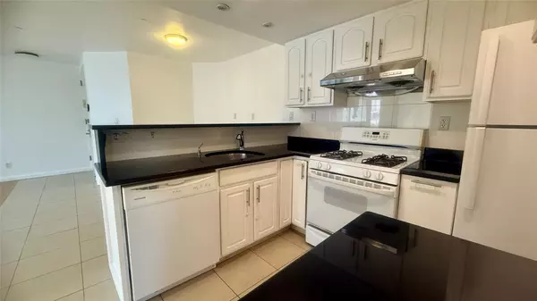 Flushing, NY 11355,43-17 Union ST #6C