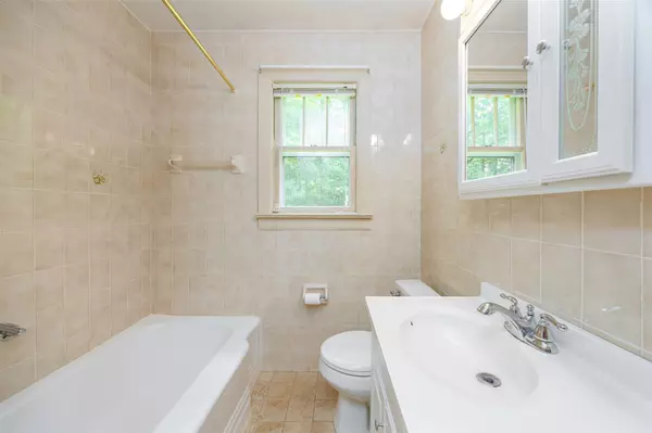 New Paltz, NY 12561,32 N Oakwood TER