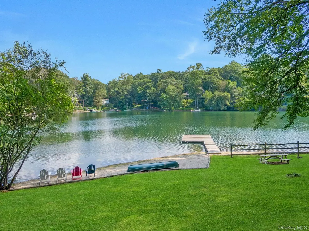 Armonk, NY 10504,8 North Lake RD