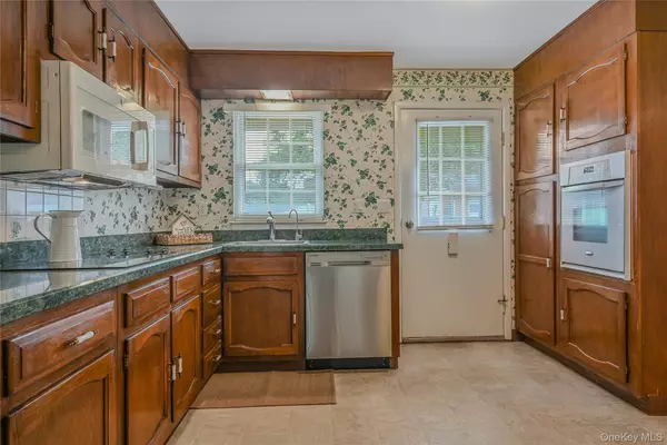 Ridge, NY 11961,310-C Woodbridge DR