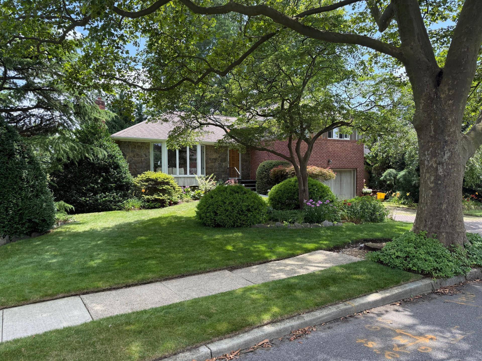 Syosset, NY 11791,19 Clearland RD
