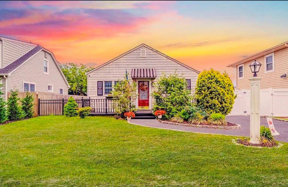 24 Lowerre ST, Babylon, NY 11702