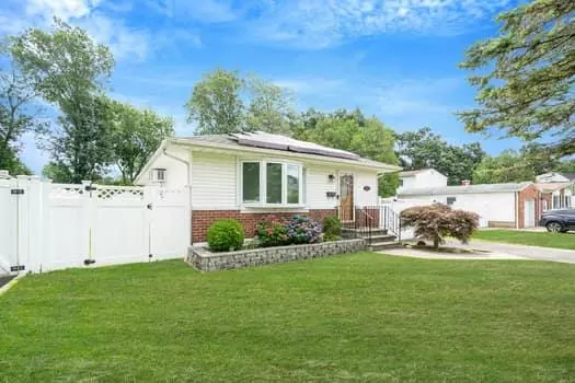 Bay Shore, NY 11706,1063 Gridley ST