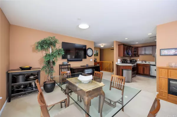 Melville, NY 11747,157 Brattle CIR
