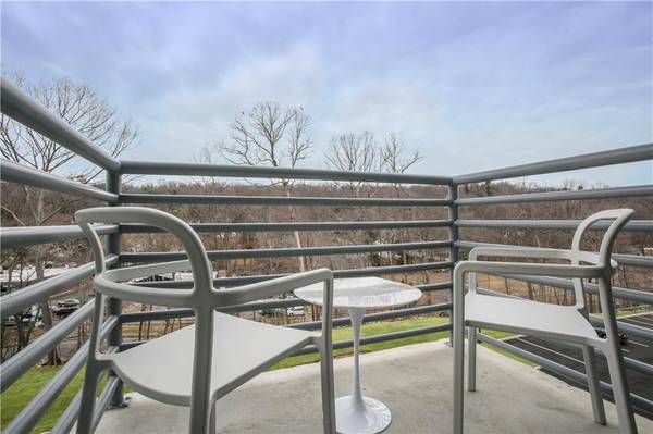 Hartsdale, NY 10530,250 S Central Park AVE #2F