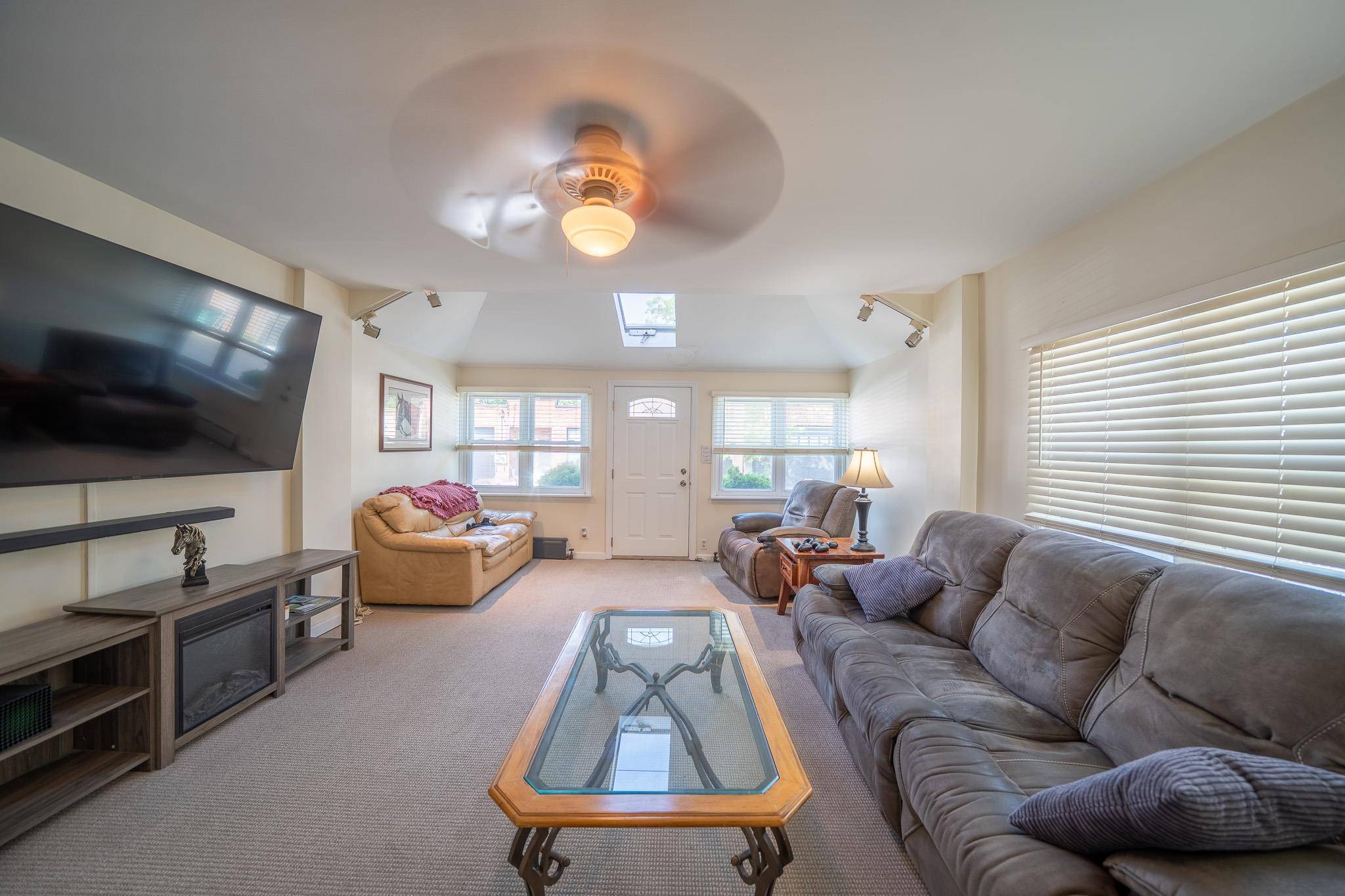 Floral Park, NY 11001,104 Cherry LN