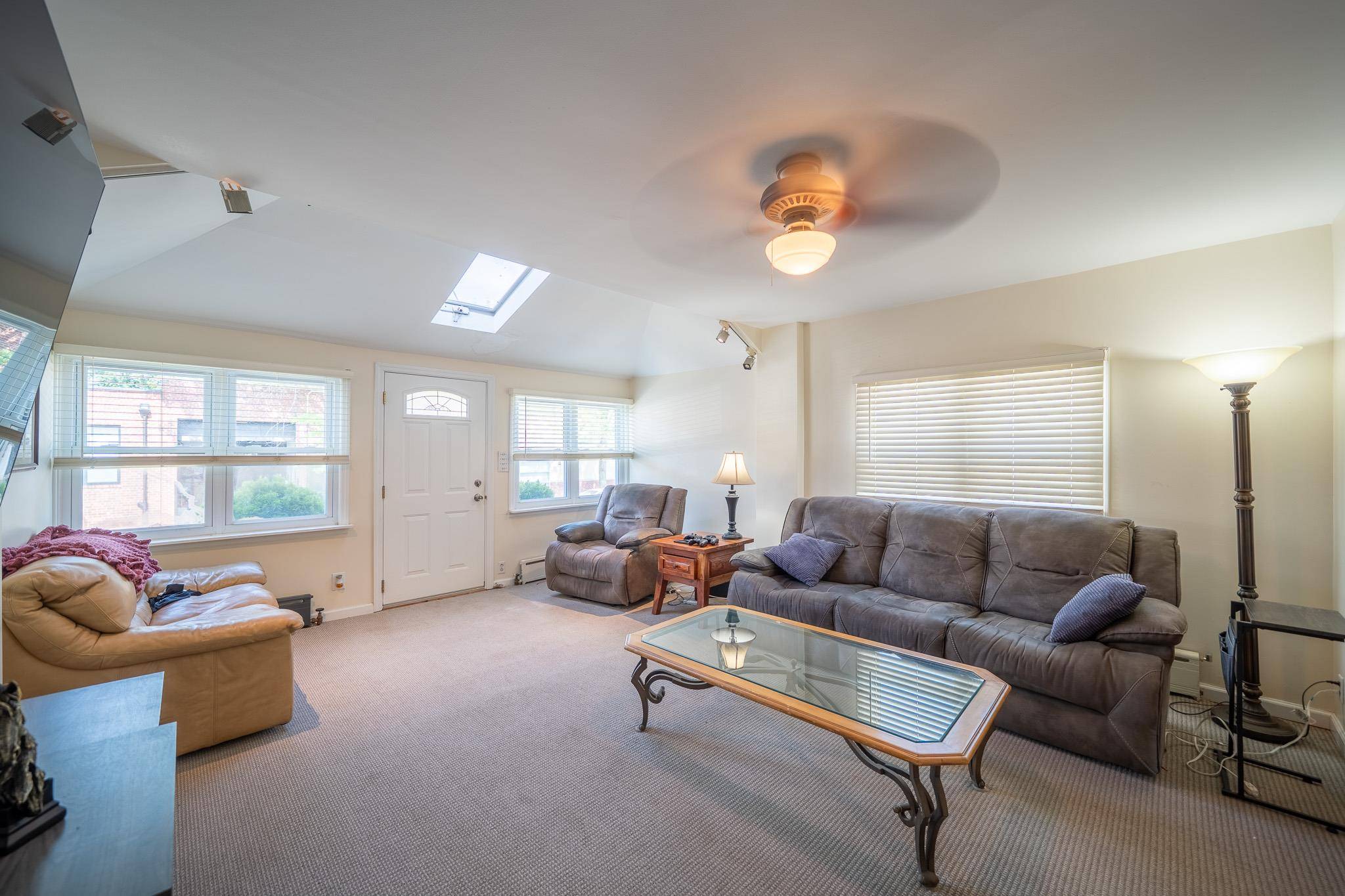 Floral Park, NY 11001,104 Cherry LN