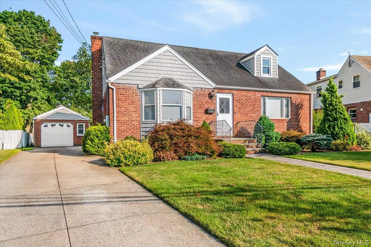 East Rockaway, NY 11518,10 Greenville CT