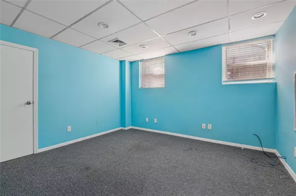 Williston Park, NY 11040,99 Hillside Ave #99X