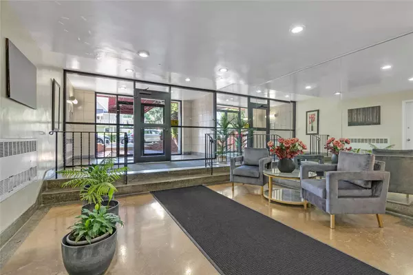 Kew Gardens, NY 11415,84-25 118th ST #3D