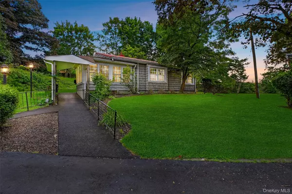 10 Hampton PL, Newburgh, NY 12550