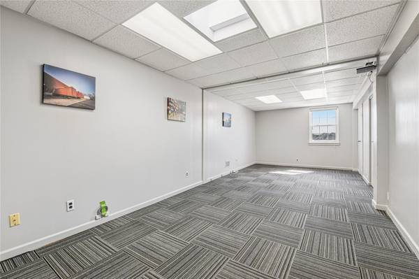 Williston Park, NY 11596,99 Hillside AVE #105D