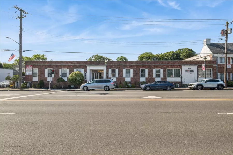 99 Hillside AVE #105D, Williston Park, NY 11596