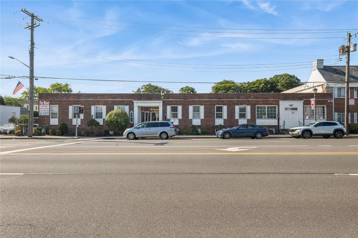 Williston Park, NY 11596,99 Hillside AVE #105D