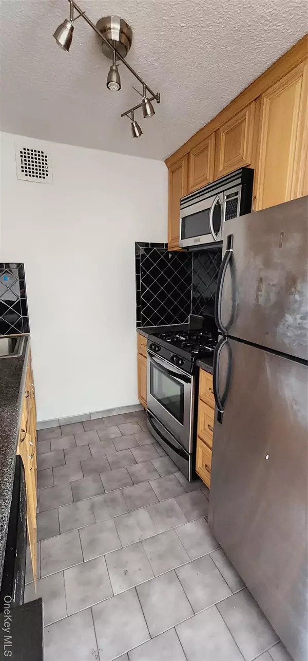 Forest Hills, NY 11375,118-17 Union TPKE #14E