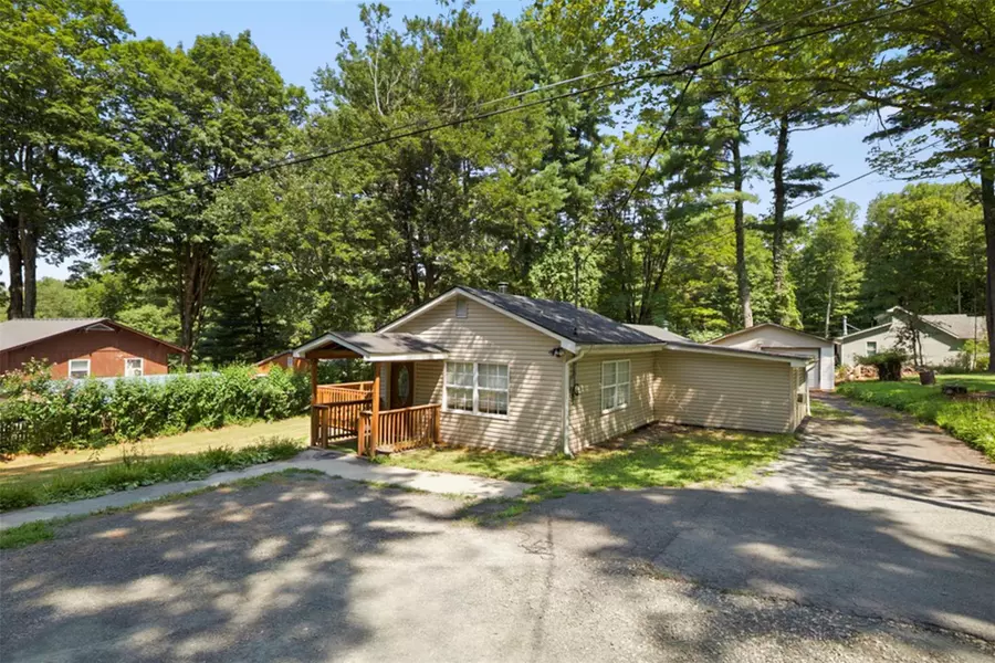 6 Farmingdale LN, Bloomingburg, NY 12721
