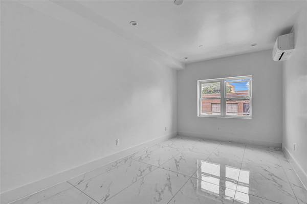 Jamaica, NY 11435,139-22 95 AVE