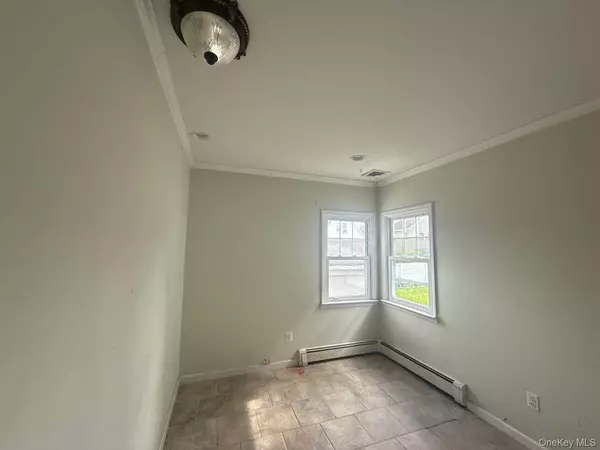 East Rockaway, NY 11518,5 E Court