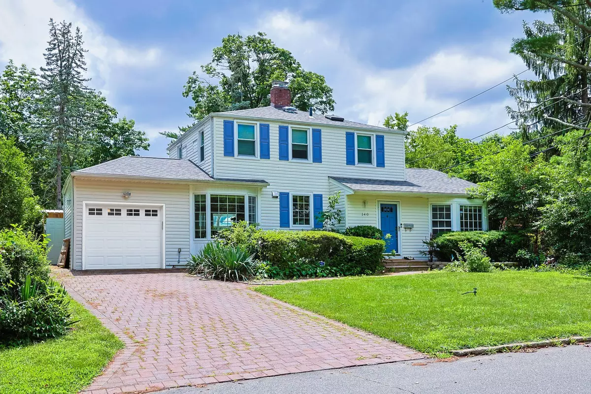 Roslyn Heights, NY 11577,140 Princeton ST