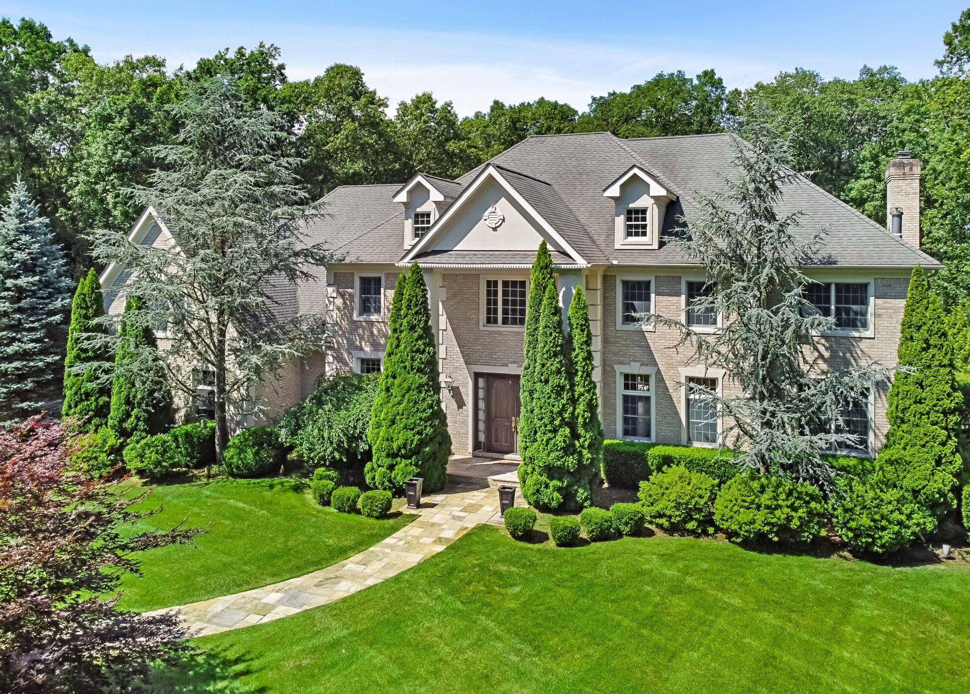 4 Hageman CT, Katonah, NY 10536