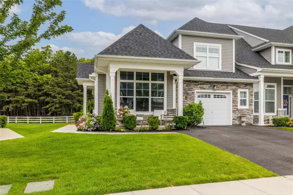 201 Belmont CIR #201, Yaphank, NY 11980