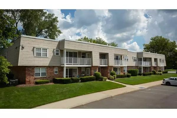 Westbury, NY 11590,105 Westwood DR #125