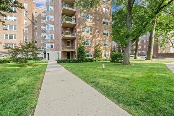 Bronx, NY 10463,2711 Henry Hudson Pkwy #1F