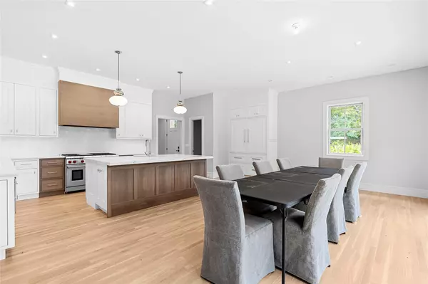 Southampton, NY 11968,2 Herrick LN