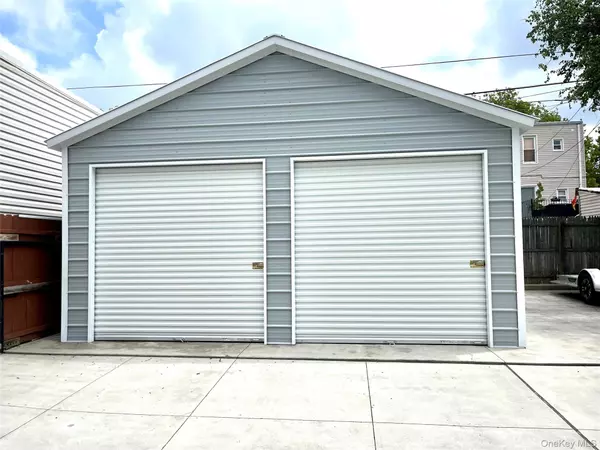 Glendale, NY 11385,7157 69th PL