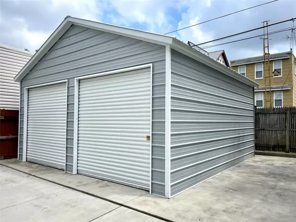 Glendale, NY 11385,7157 69th PL