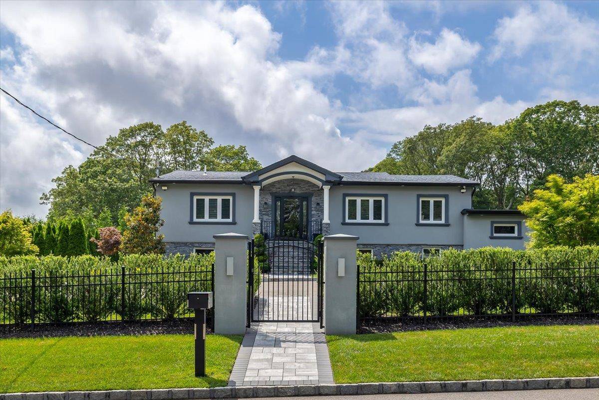 154 Mac Arthur BLVD, Hauppauge, NY 11788