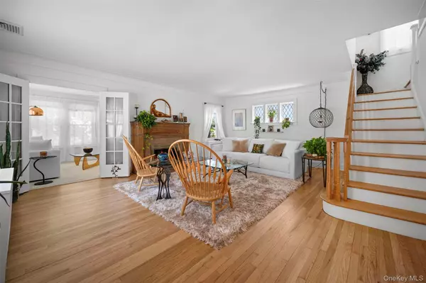 Great Neck, NY 11020,254-06 W End DR