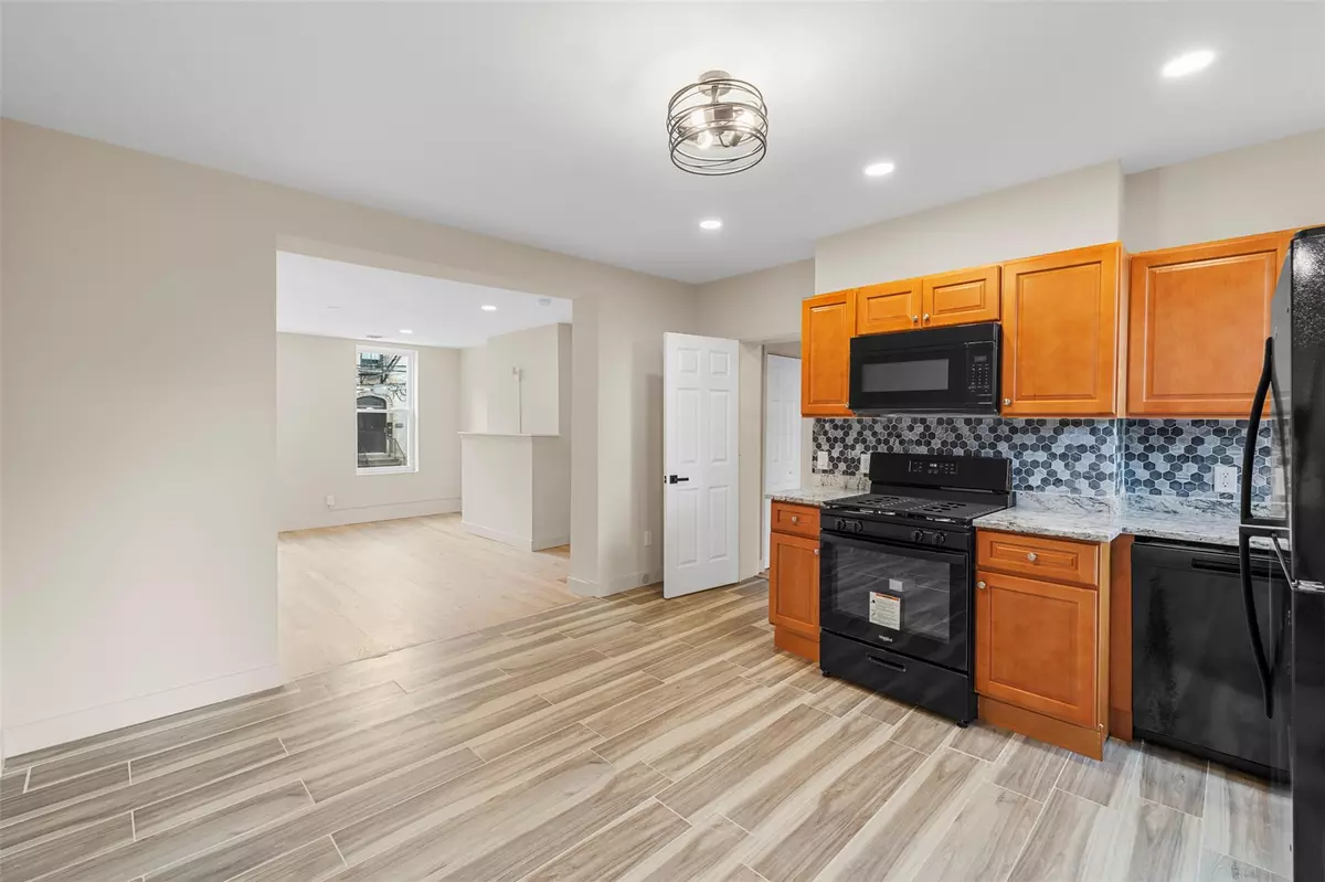 Newburgh, NY 12550,135 3rd ST #2