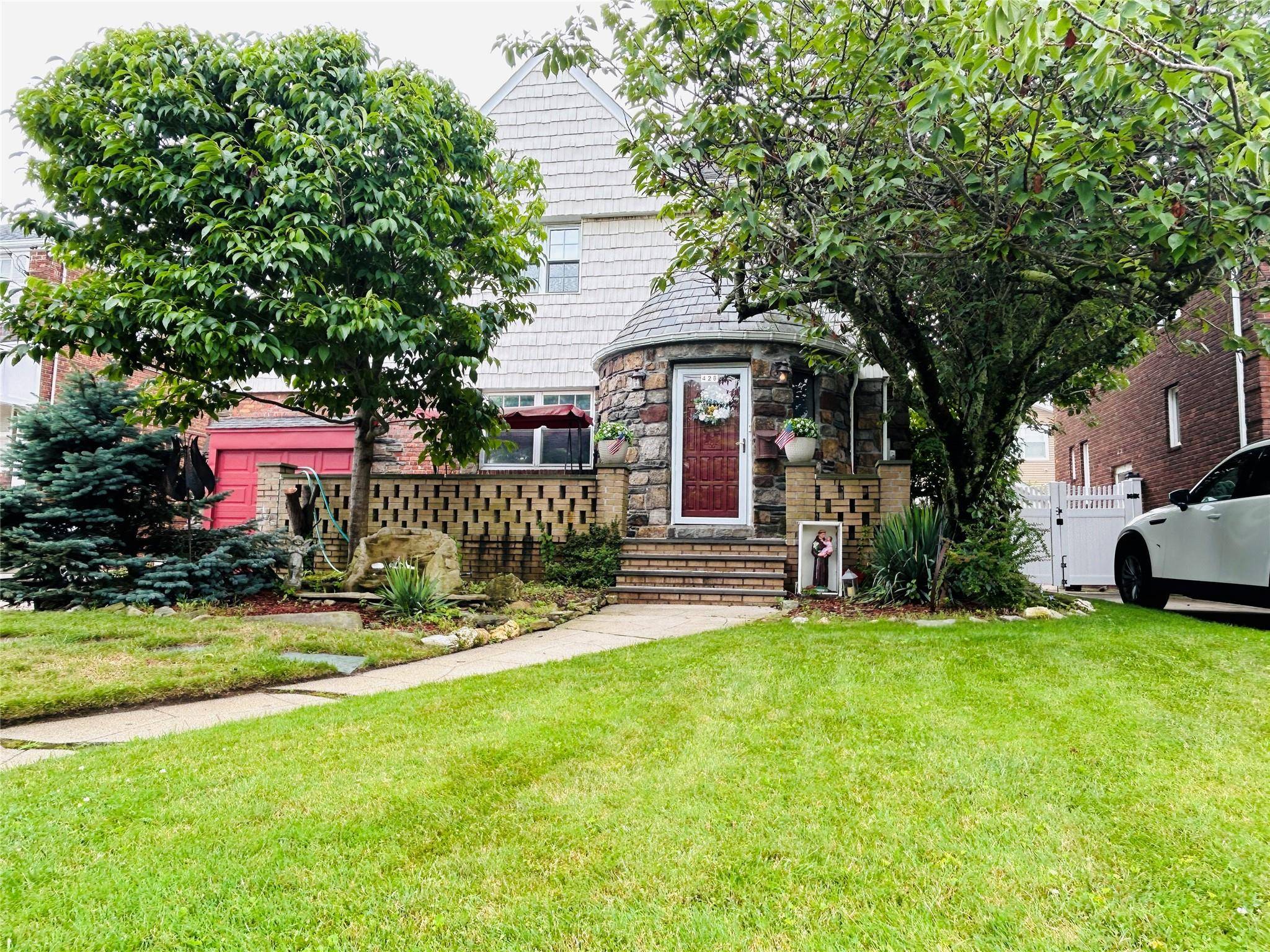 428 Beach 131st ST, Belle Harbor, NY 11694