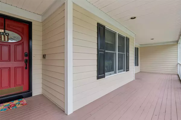 Northport, NY 11768,17 Wood Hollow LN