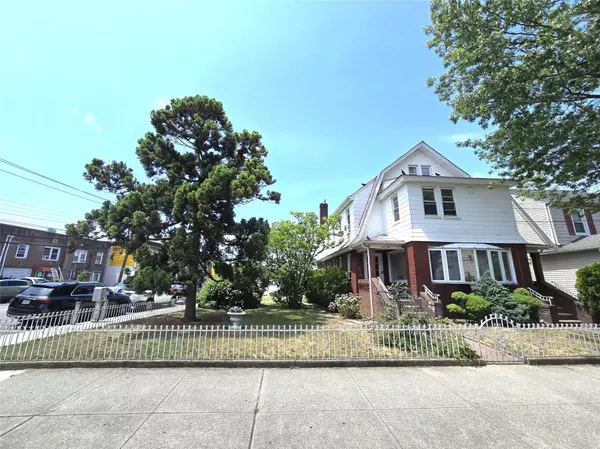 Ozone Park, NY 11417,10766 92nd ST