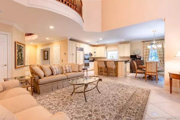 Melville, NY 11747,285 Madeira BLVD #285