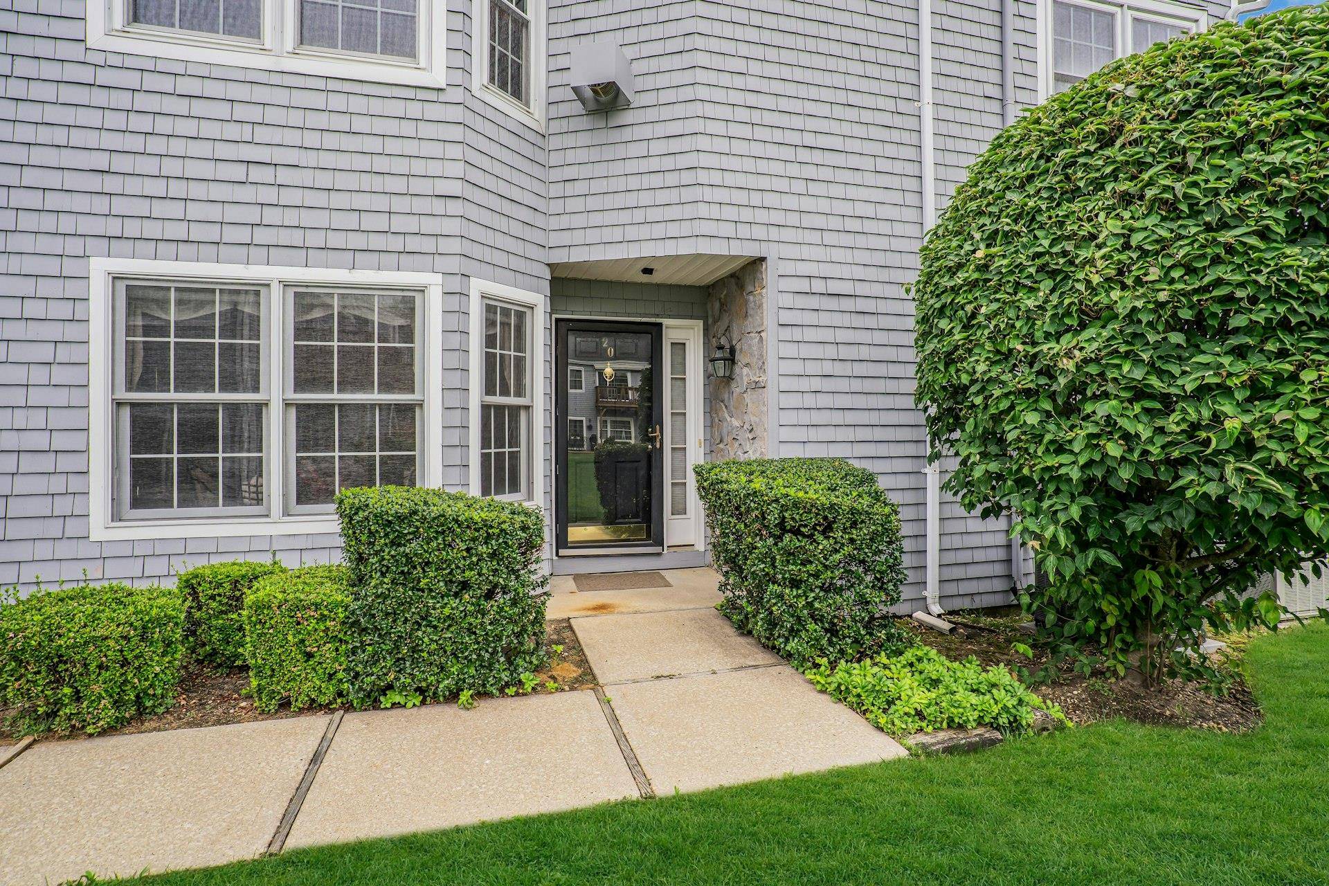 Kings Park, NY 11754,20 Lakebridge DR