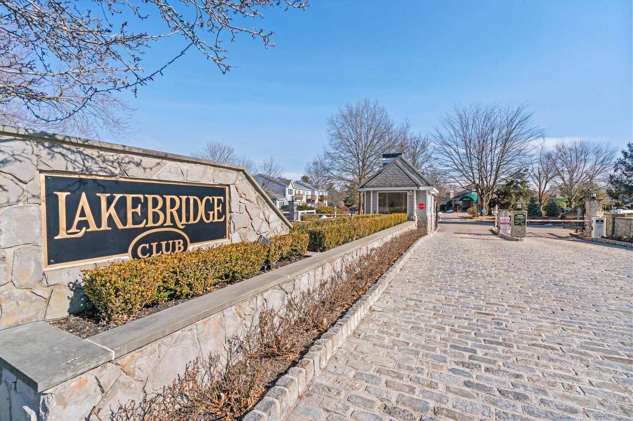 Kings Park, NY 11754,20 Lakebridge DR