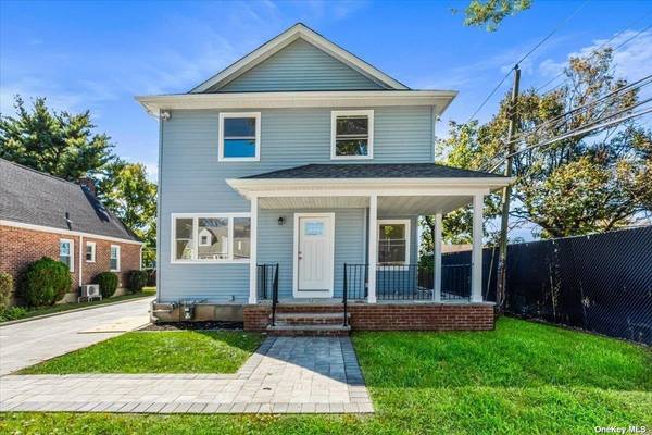 23 Flower LN, New Hyde Park, NY 11040
