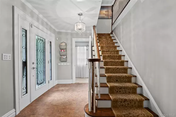 Yonkers, NY 10710,74 Chester DR